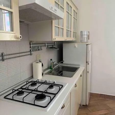 Xenia Apartments - Charming Garden Suite In Porta Venezia-3